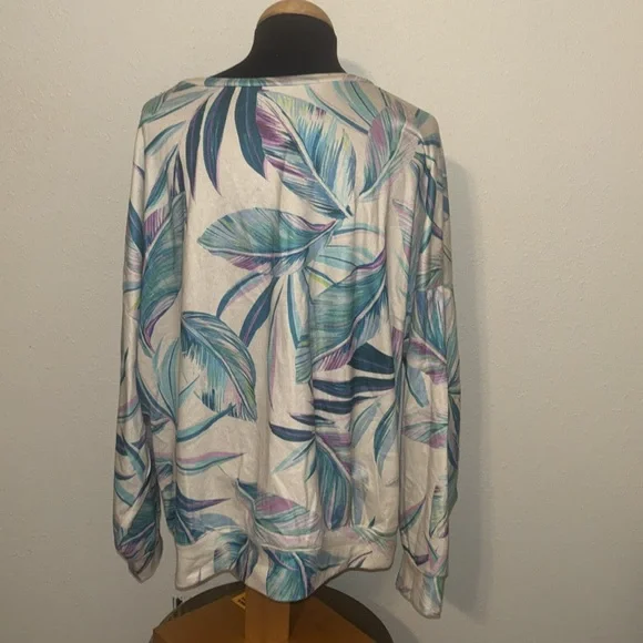 Torrid Pullover Soft Lined Feather Look Top size 2X - Picture 7 of 10